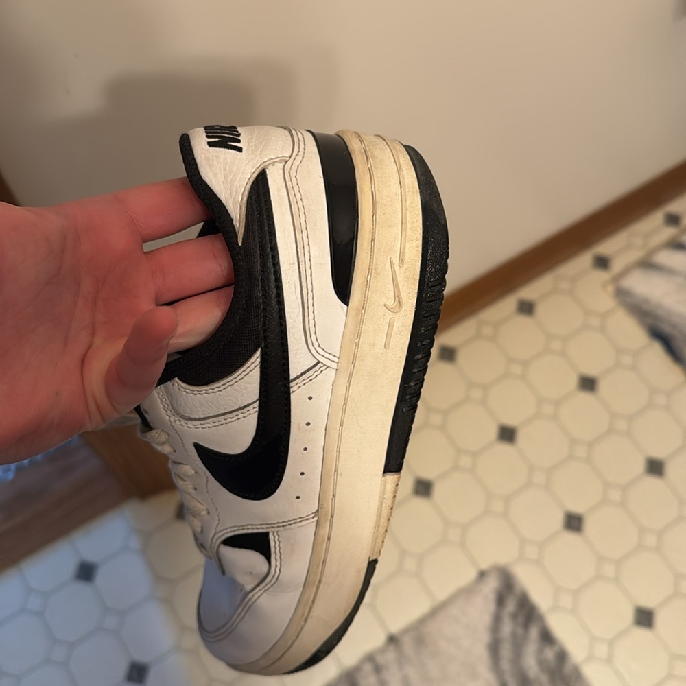nikes - Picture 6 of 6